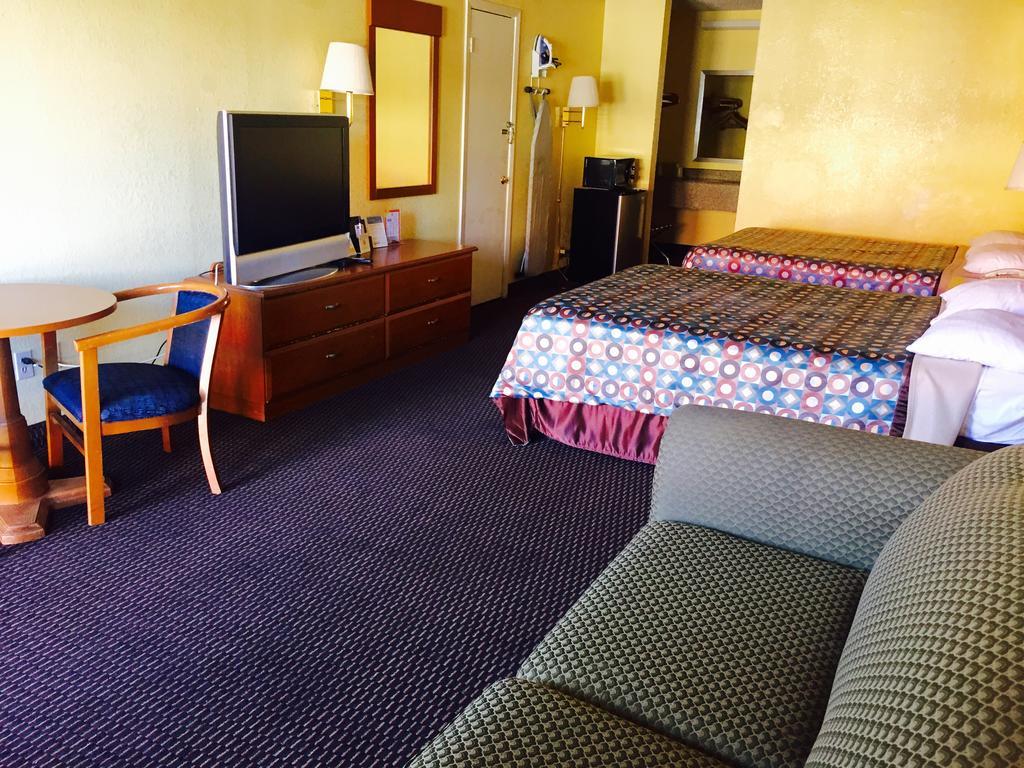 Travelodge By Wyndham Нью-Браунфелс Екстер'єр фото
