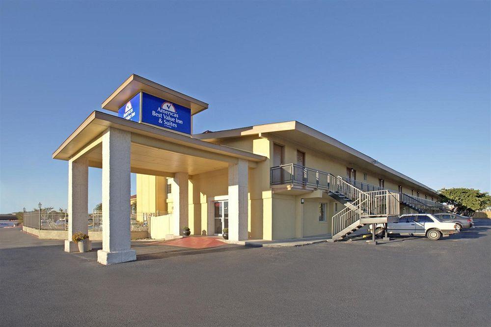 Travelodge By Wyndham Нью-Браунфелс Екстер'єр фото