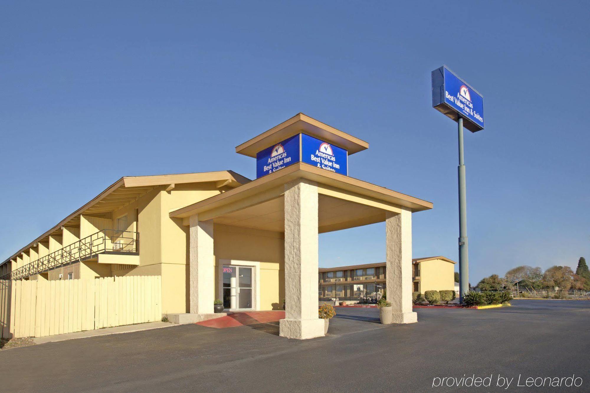 Travelodge By Wyndham Нью-Браунфелс Екстер'єр фото