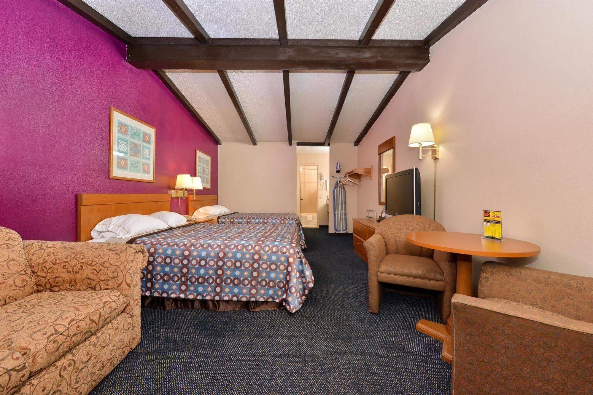 Travelodge By Wyndham Нью-Браунфелс Екстер'єр фото